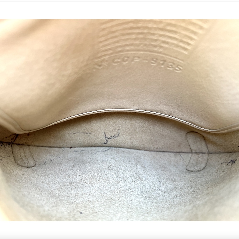 Vintage COACH No. C0P - 9135 Cross Body Bag in Bone - Picture 10 of 13